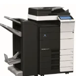Konica Minolta C554e com opções de acabamento para grampear e dobrar documentos