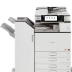 Impressora Ricoh MP 3054 P&B, projetada para ambientes corporativos que precisam de desempenho excepcional em impressão de documentos P&B.